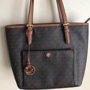 Micheal Kors Jet Set medium bag